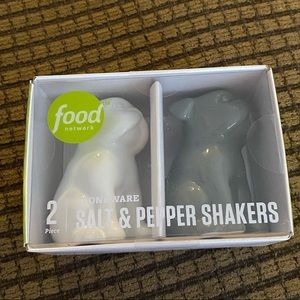 BNWT Dog Salt and Pepper Shakers